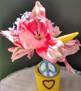 Tulip in peace sign vase